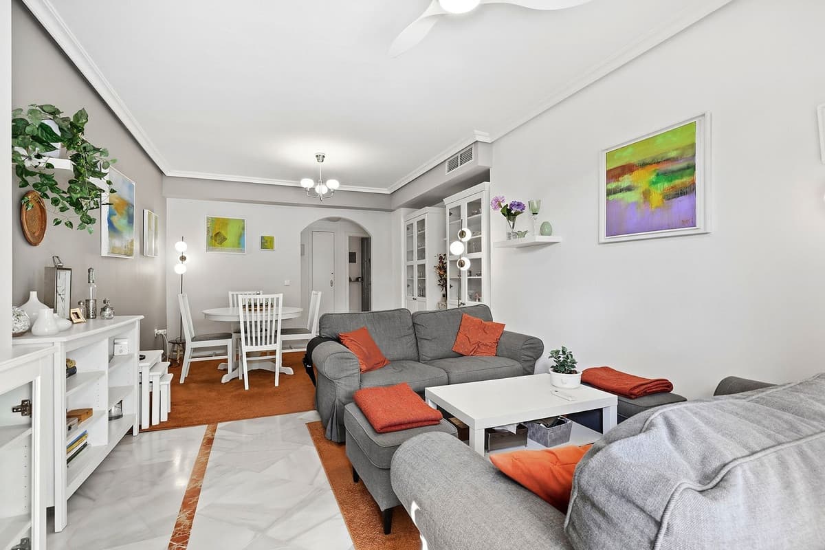 Middle Floor Apartment in Nueva Andalucía — photo 4 of 10