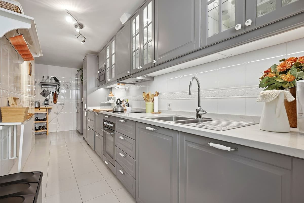 Middle Floor Apartment in Nueva Andalucía — photo 7 of 10