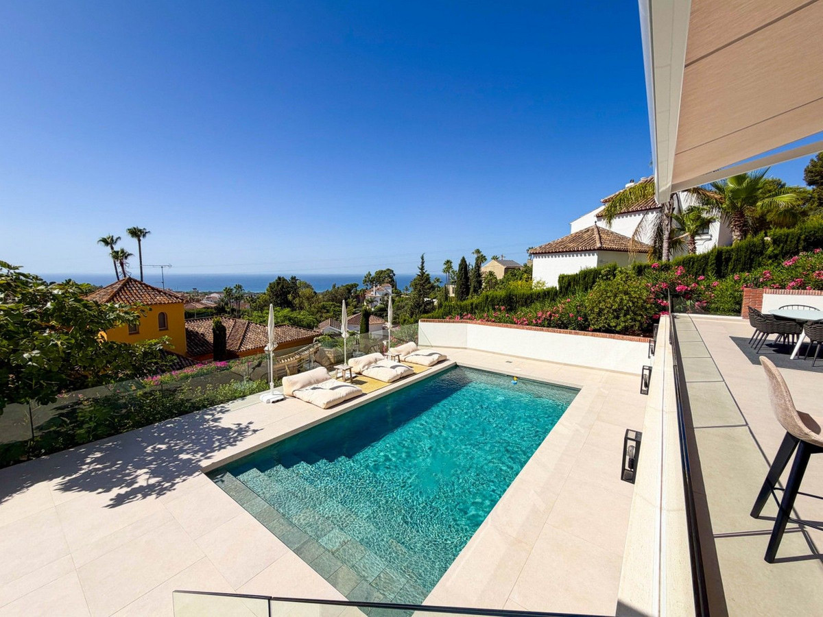 Detached Villa in Hacienda Las Chapas — photo 4 of 10