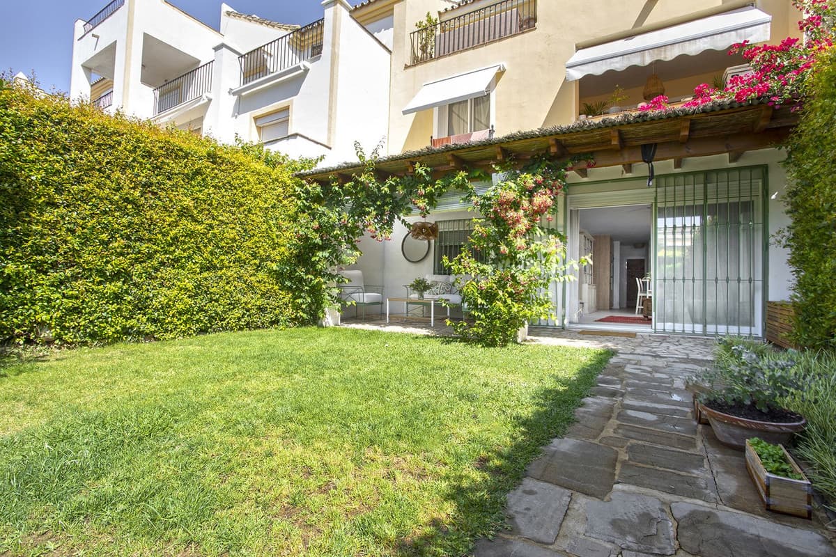 Ground Floor Apartment in Guadalmina Alta — photo 1 of 10
