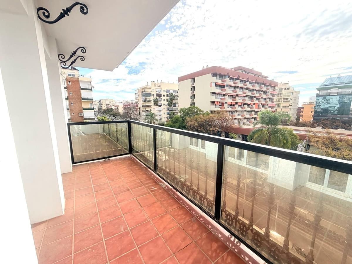 Middle Floor Apartment in Marbella — photo 2 of 10