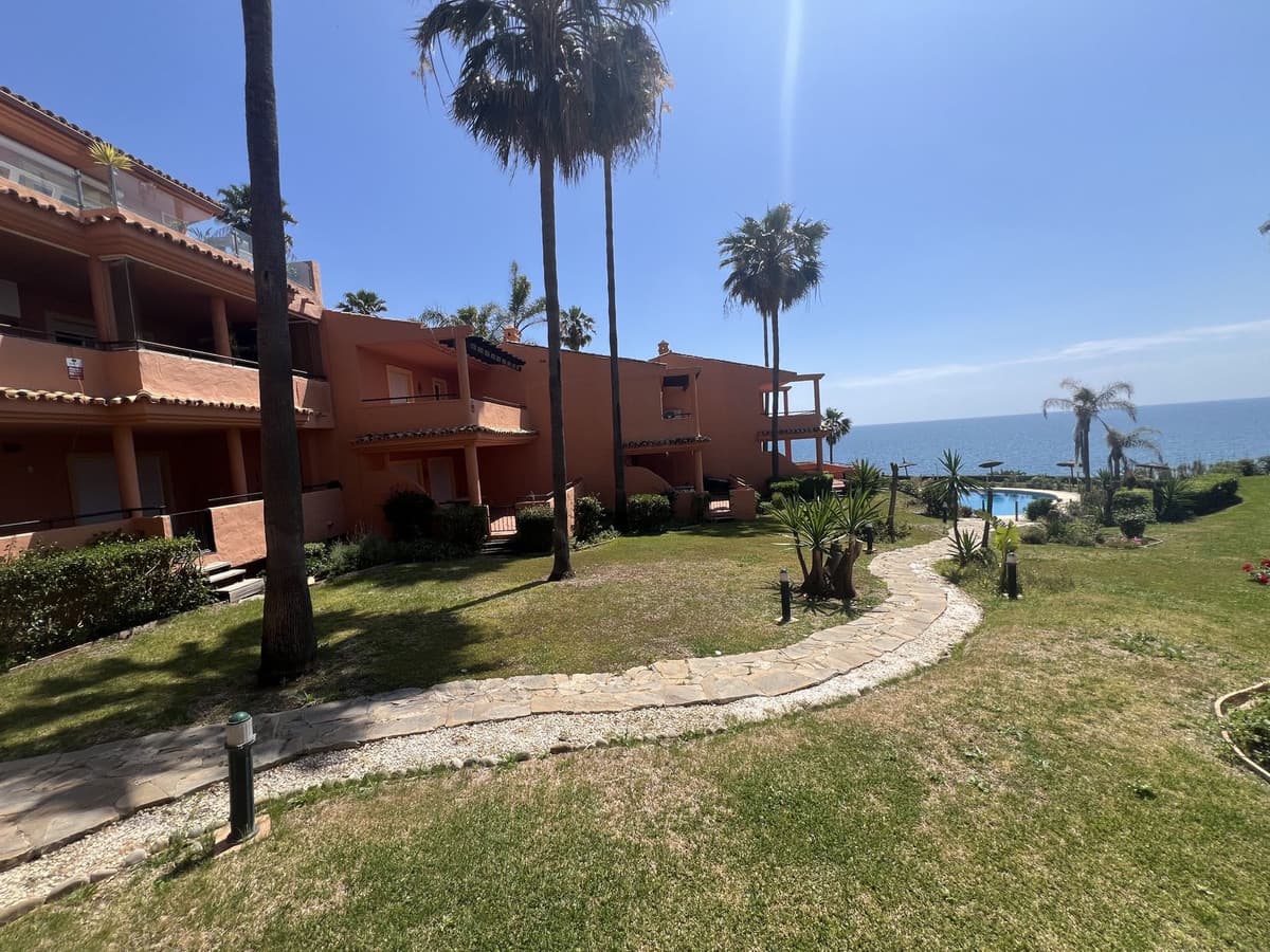 Ground Floor Apartment in Estepona — photo 1 of 10