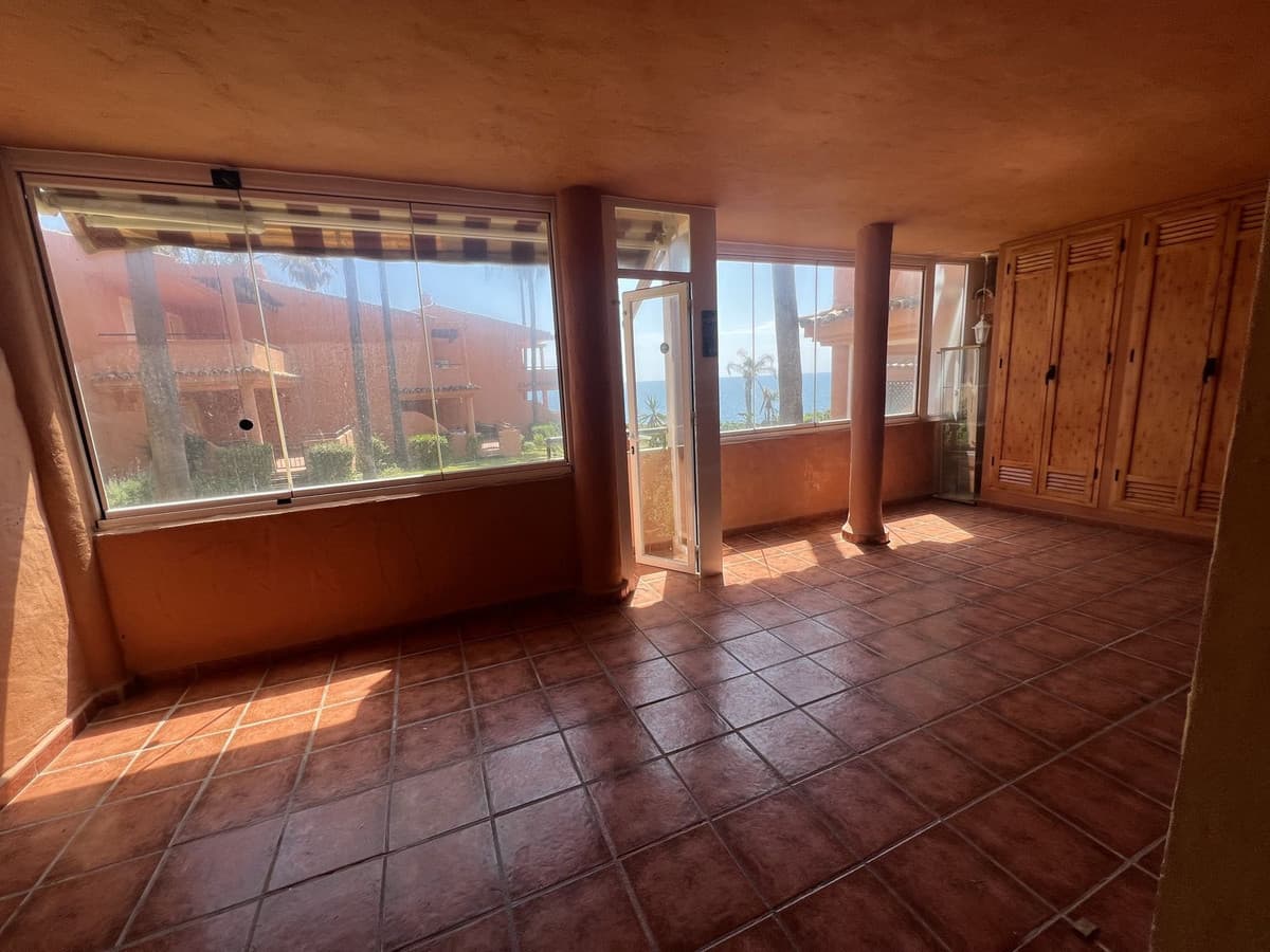 Ground Floor Apartment in Estepona — photo 3 of 10
