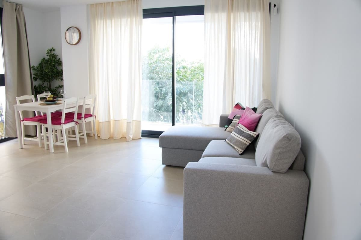 Middle Floor Apartment in Estepona — photo 7 of 10