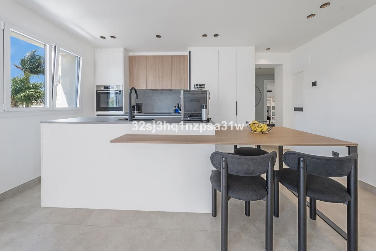 Penthouse in Estepona — photo 3 of 10