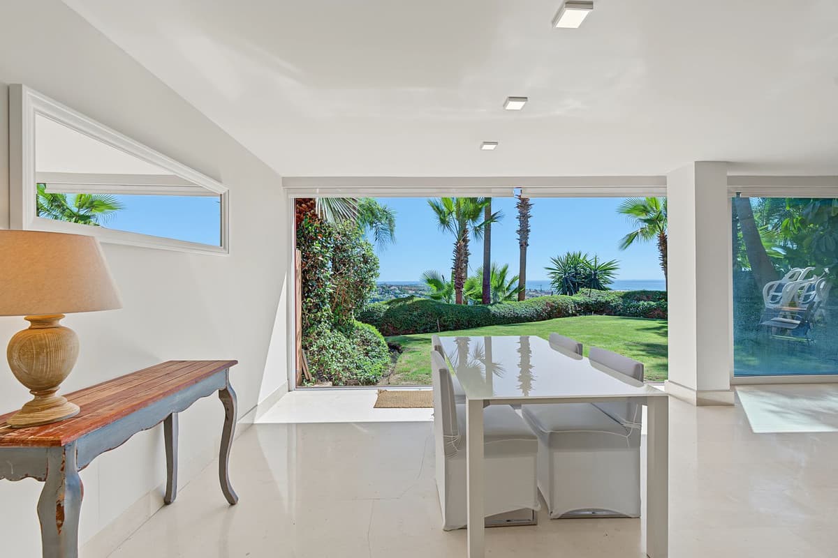 Ground Floor Apartment in Benahavís — photo 1 of 10