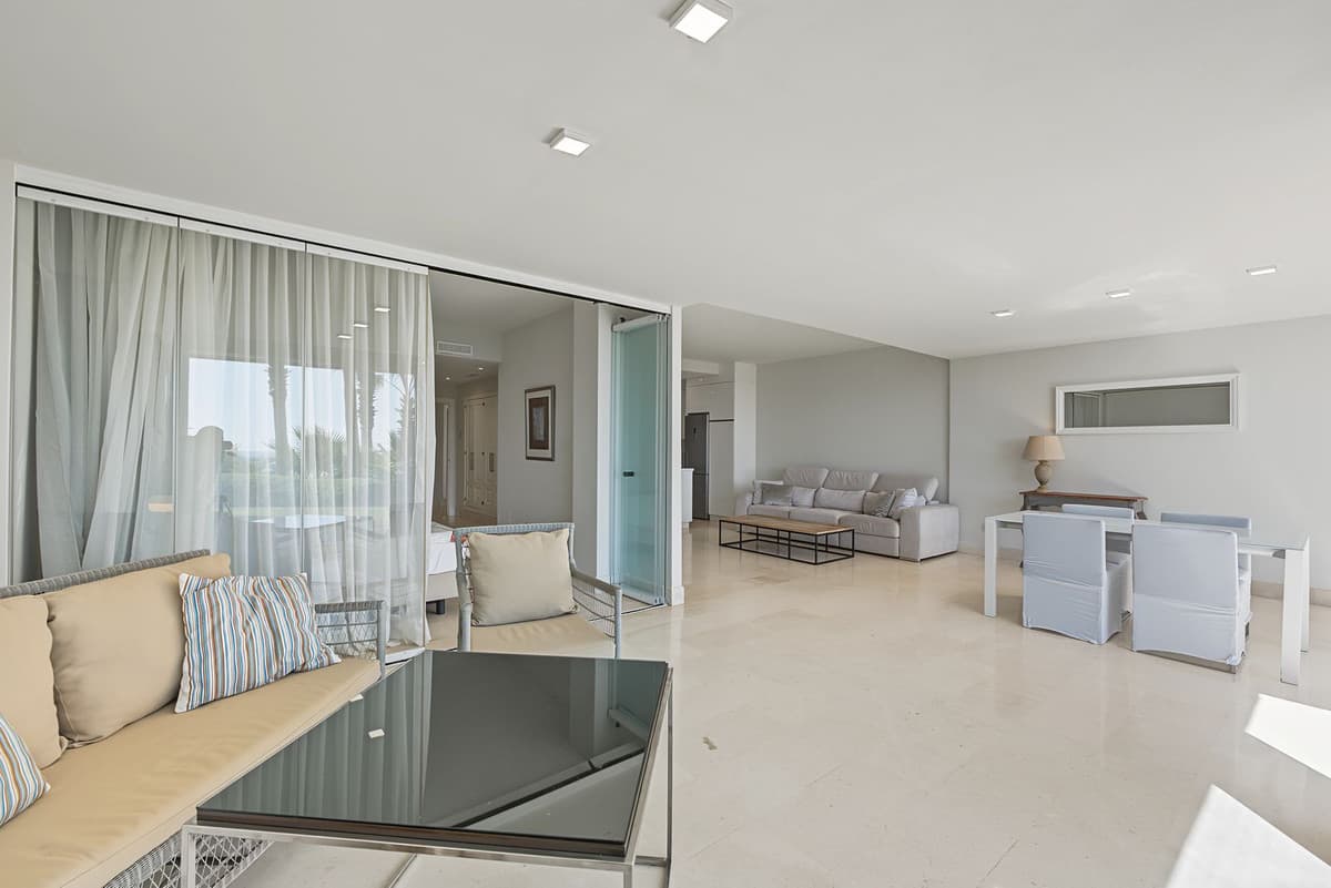 Ground Floor Apartment in Benahavís — photo 2 of 10