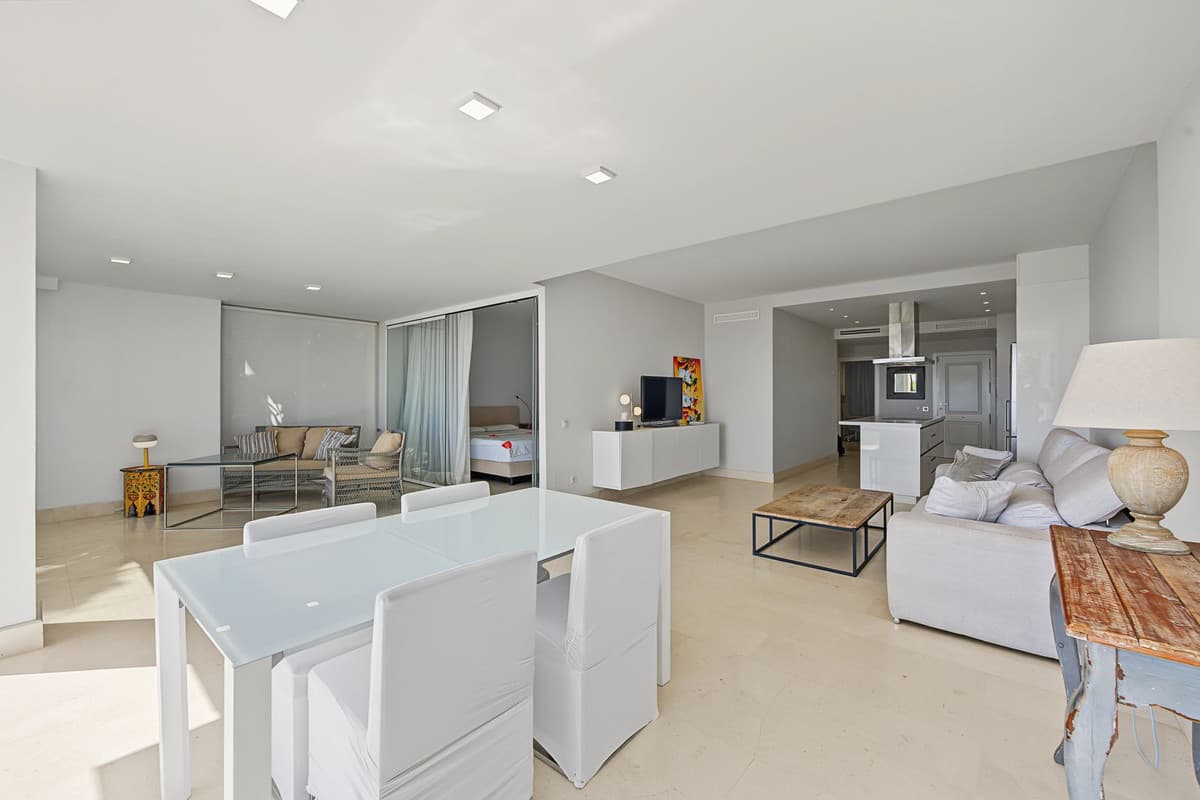 Ground Floor Apartment in Benahavís — photo 3 of 10