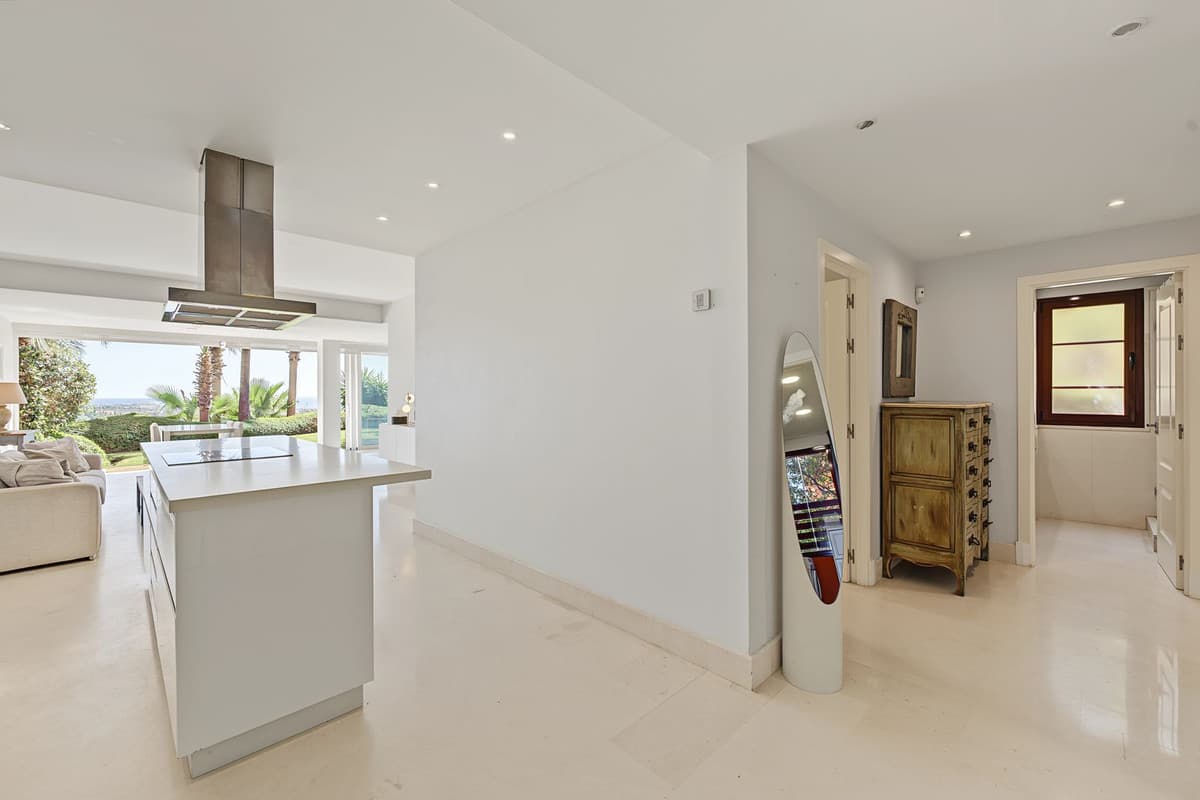 Ground Floor Apartment in Benahavís — photo 5 of 10