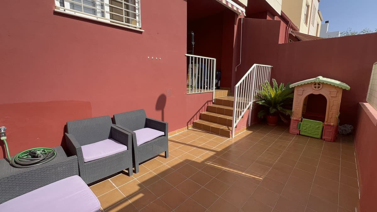Townhouse in Alhaurín de la Torre — photo 1 of 10