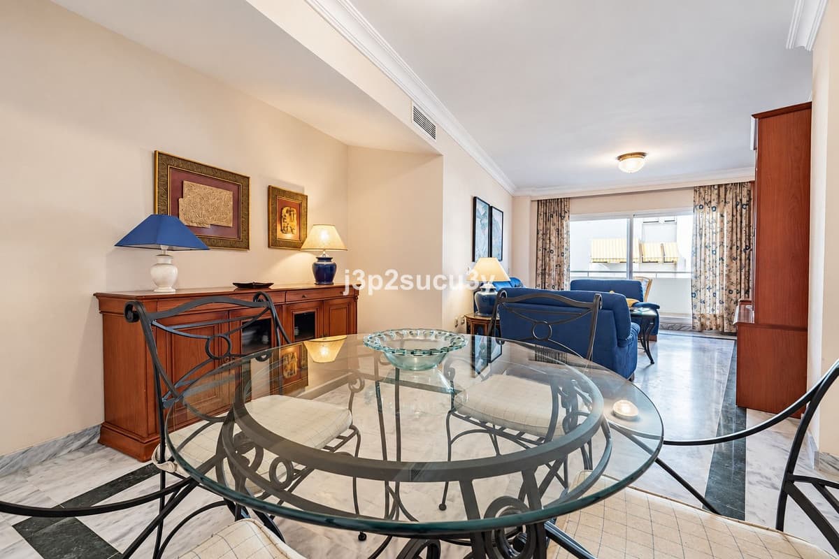 Middle Floor Apartment in Marbella — photo 5 of 10