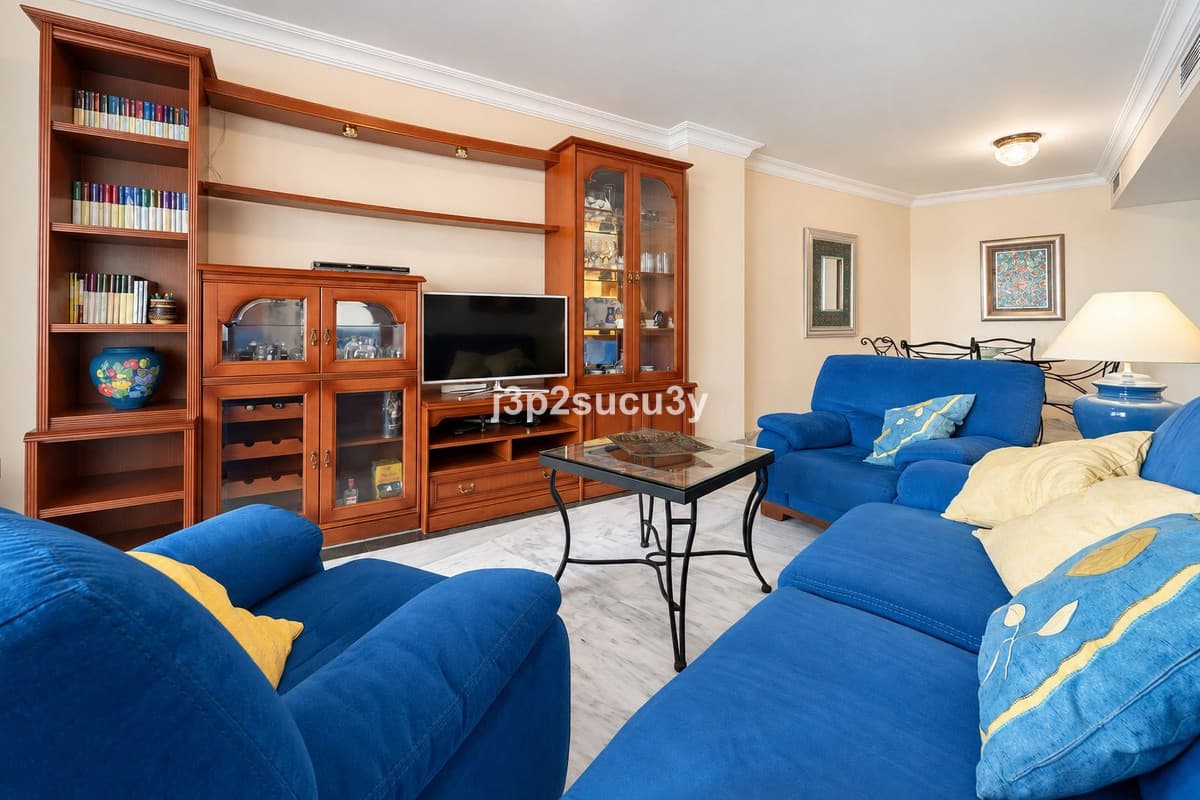 Middle Floor Apartment in Marbella — photo 8 of 10