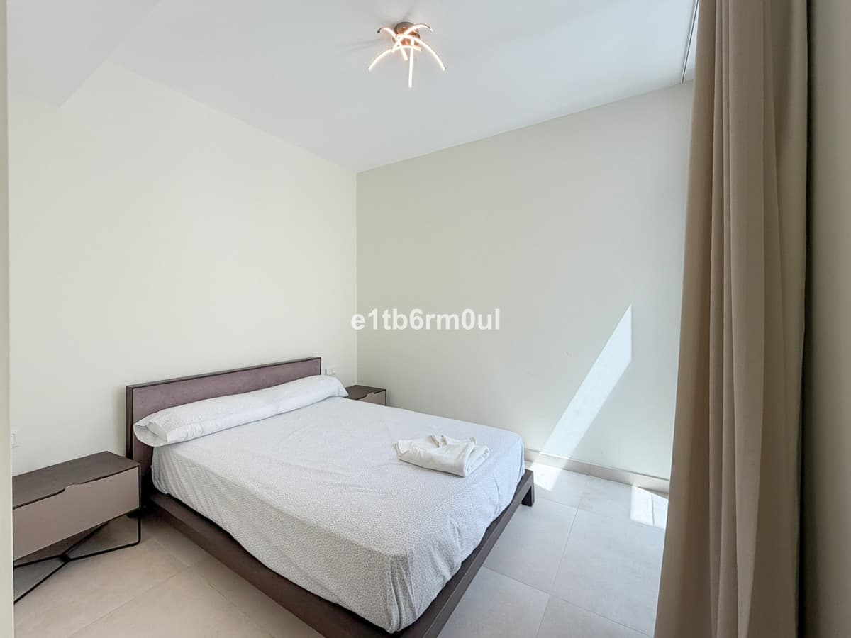 Semi-Detached House in The Golden Mile — photo 9 of 10