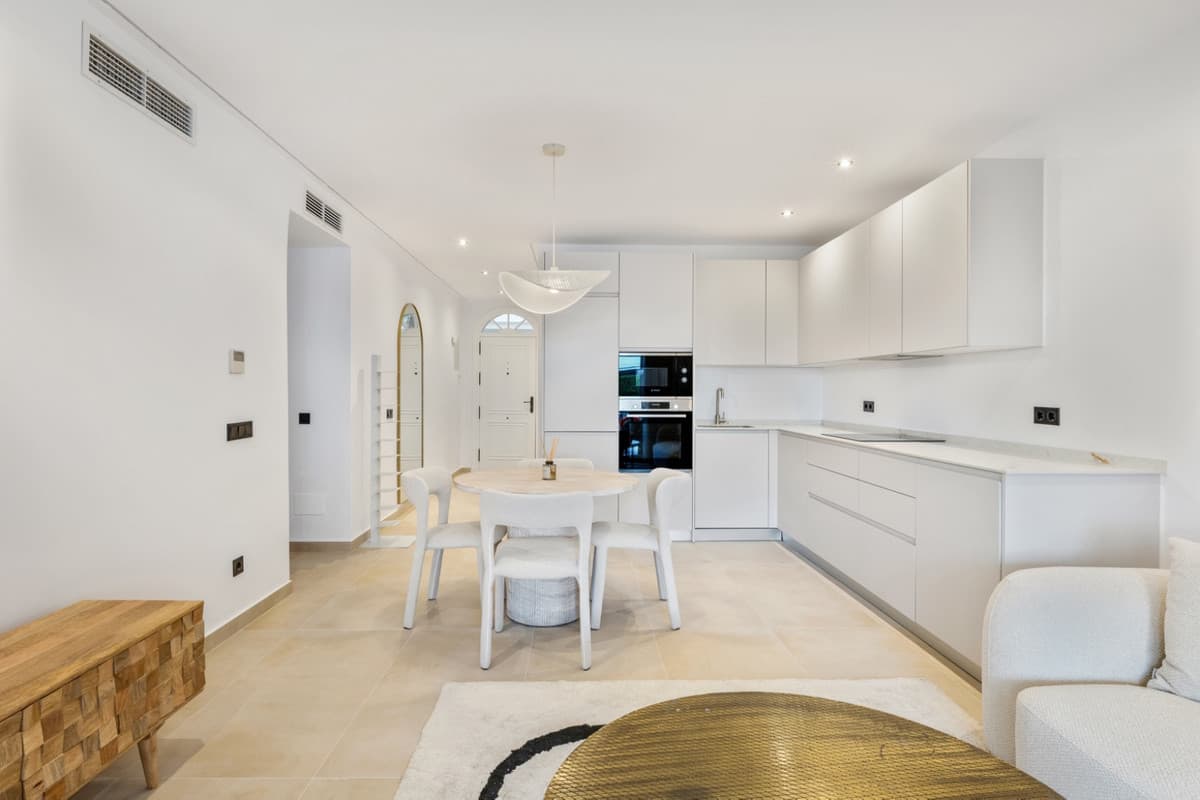 Middle Floor Apartment in Nueva Andalucía — photo 1 of 10