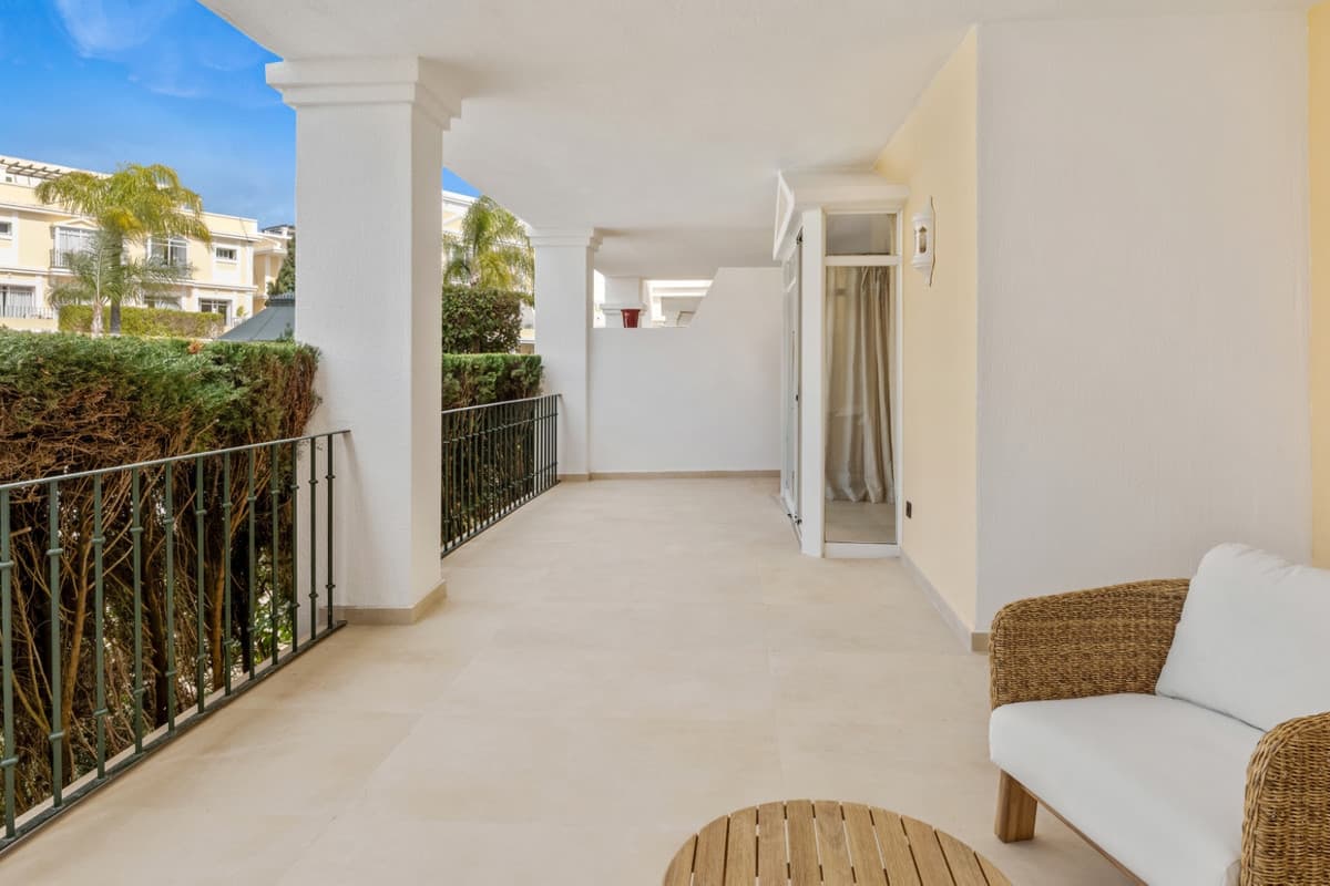 Middle Floor Apartment in Nueva Andalucía — photo 2 of 10