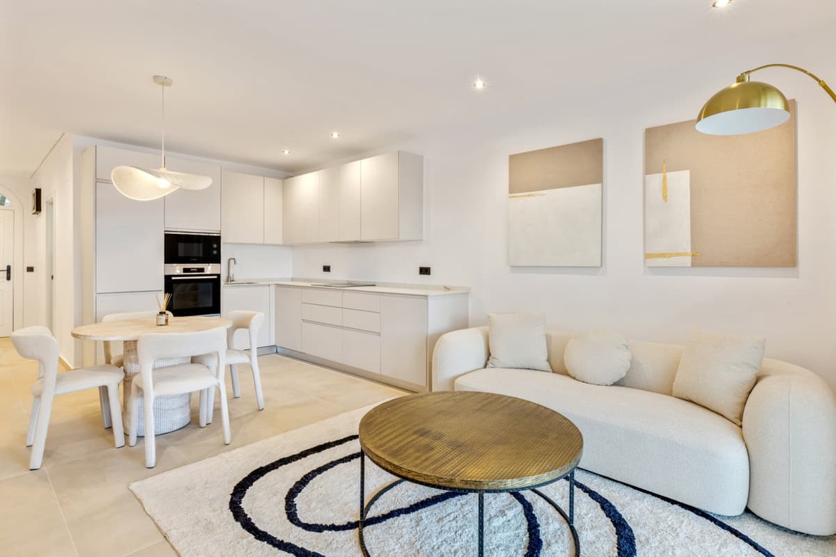 Middle Floor Apartment in Nueva Andalucía — photo 7 of 10