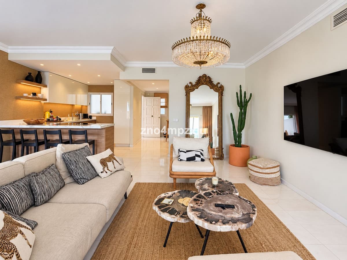 Middle Floor Apartment in The Golden Mile — photo 6 of 10