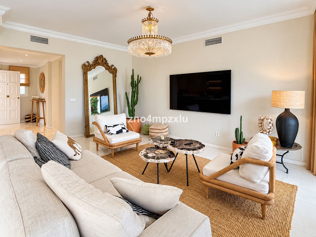 Middle Floor Apartment in The Golden Mile — photo 8 of 10