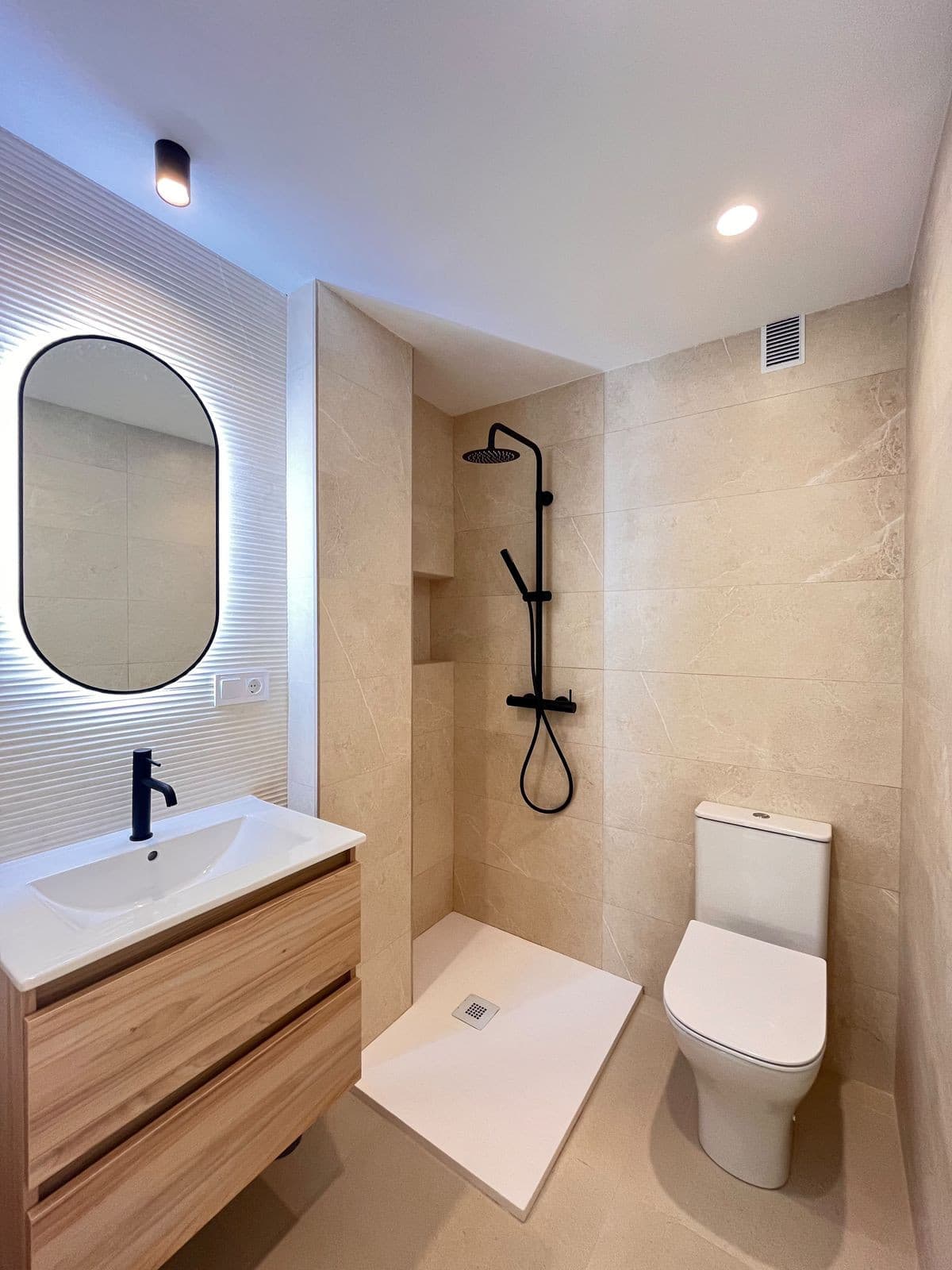 Middle Floor Apartment in El Palo — photo 10 of 10