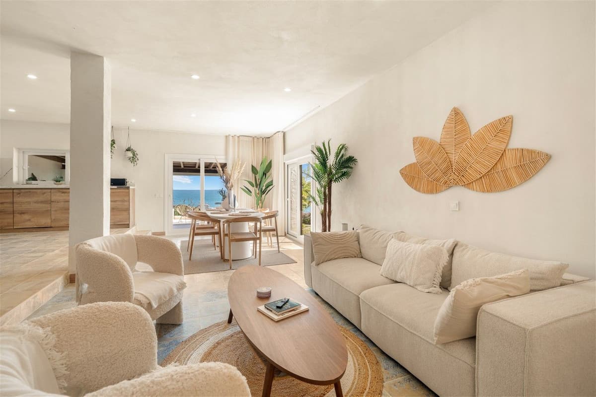 Semi-Detached House in Estepona — photo 3 of 10