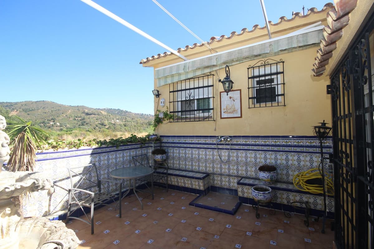 Semi-Detached House in Elviria — photo 4 of 10