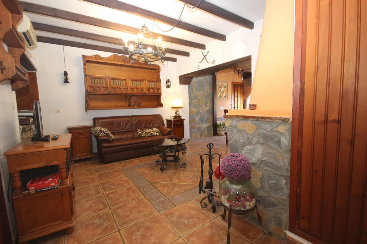 Semi-Detached House in Elviria — photo 5 of 10