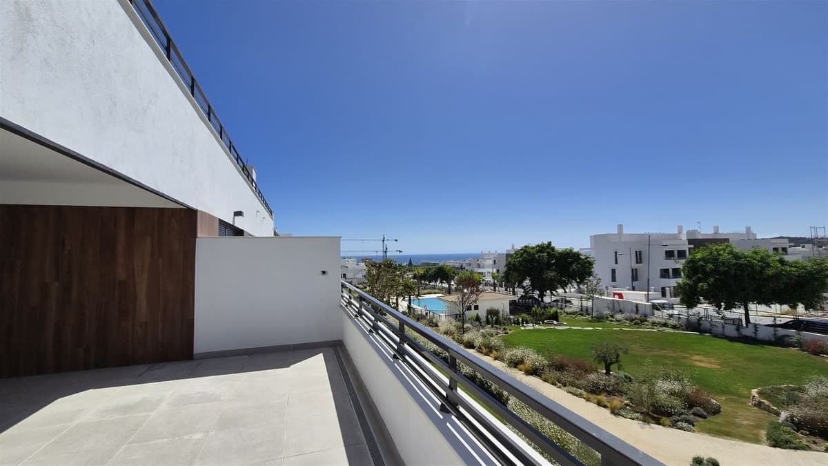 Middle Floor Apartment in Estepona — photo 3 of 10
