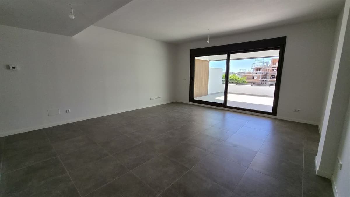 Middle Floor Apartment in Estepona — photo 5 of 10