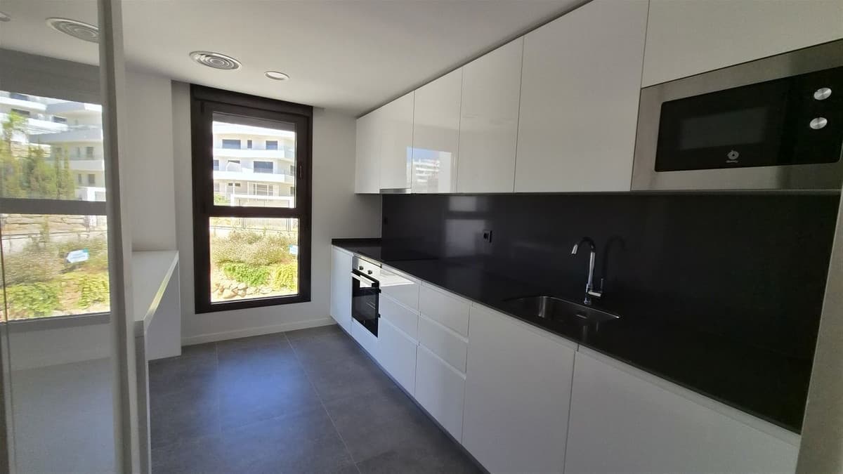 Middle Floor Apartment in Estepona — photo 10 of 10