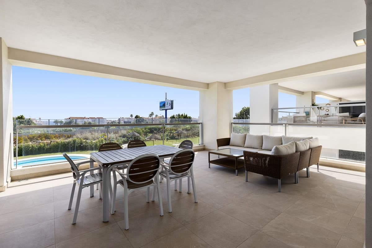 Middle Floor Apartment in Casares Playa — photo 6 of 10