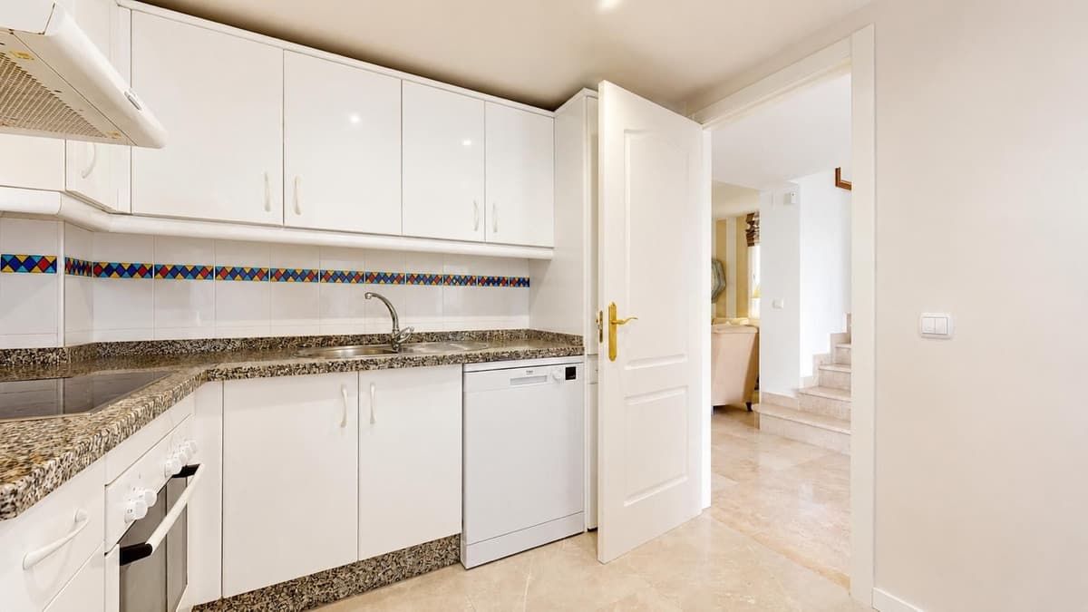 Townhouse in Nueva Andalucía — photo 6 of 10