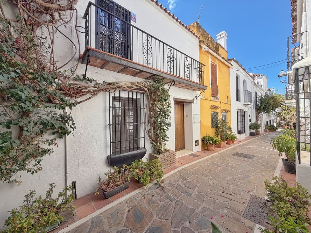 Townhouse in Marbella — photo 1 of 10
