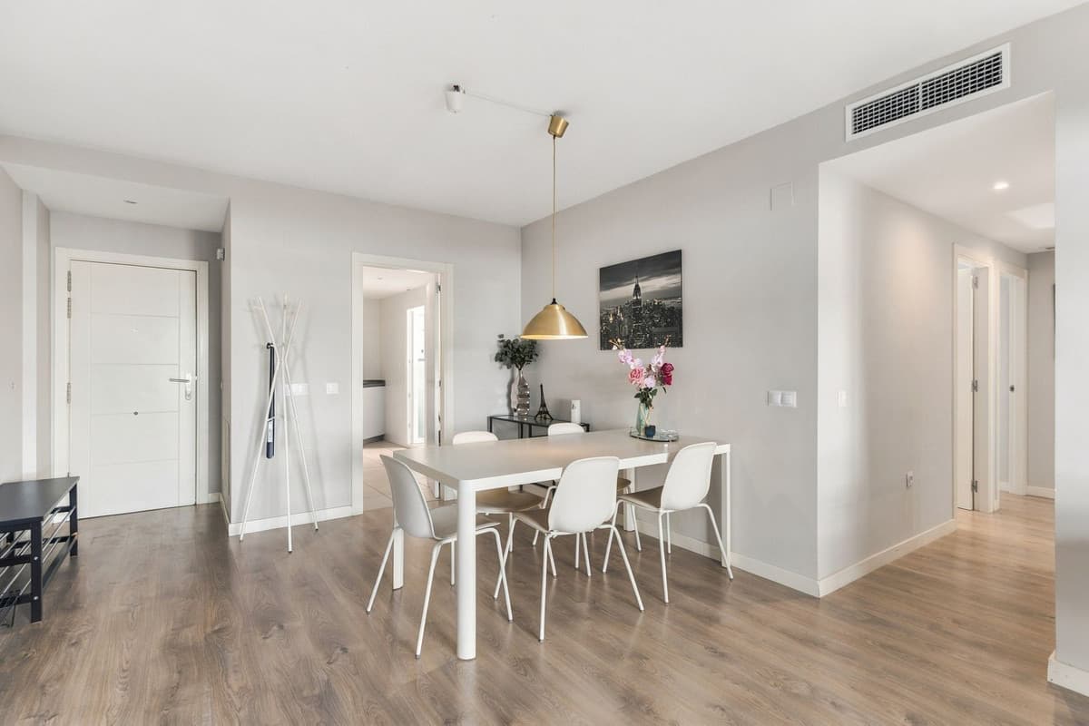Middle Floor Apartment in Nueva Andalucía — photo 8 of 10