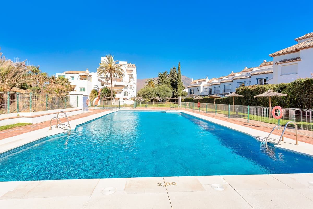Middle Floor Apartment in Estepona — photo 4 of 10