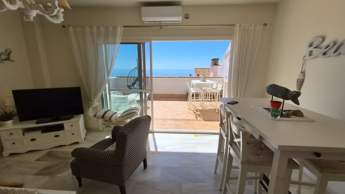Middle Floor Apartment in Estepona — photo 8 of 10