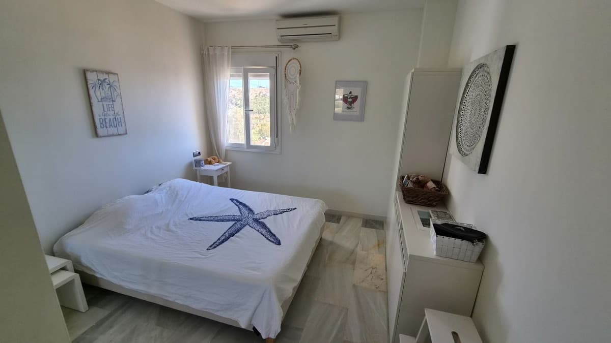Middle Floor Apartment in Estepona — photo 10 of 10