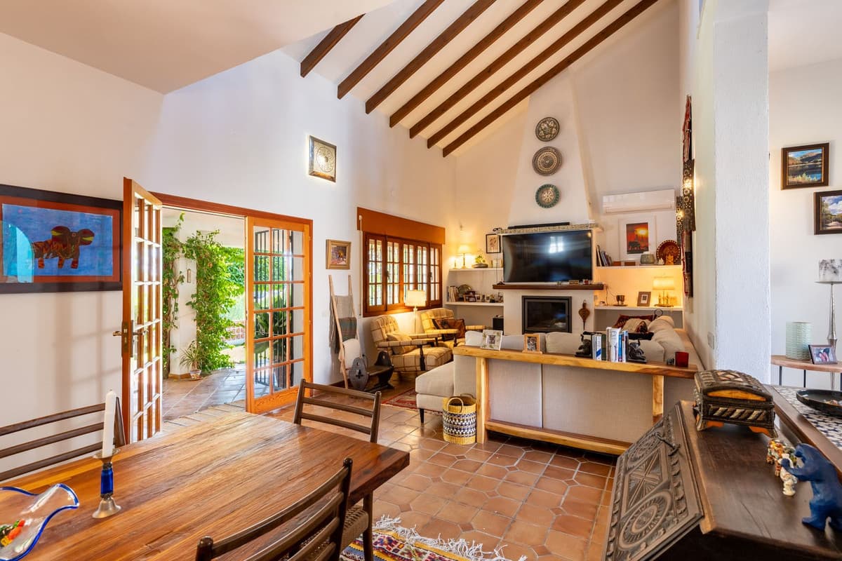 Detached Villa in El Coto — photo 2 of 10