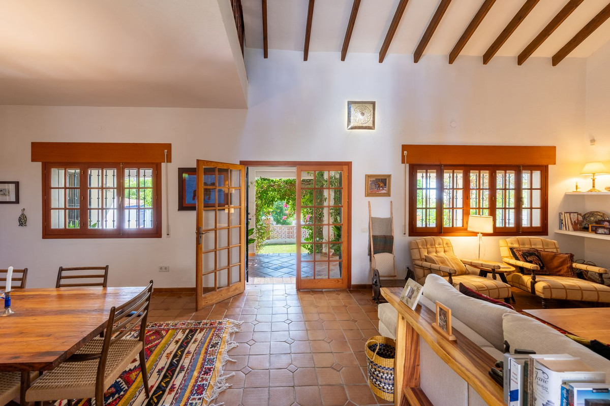 Detached Villa in El Coto — photo 3 of 10