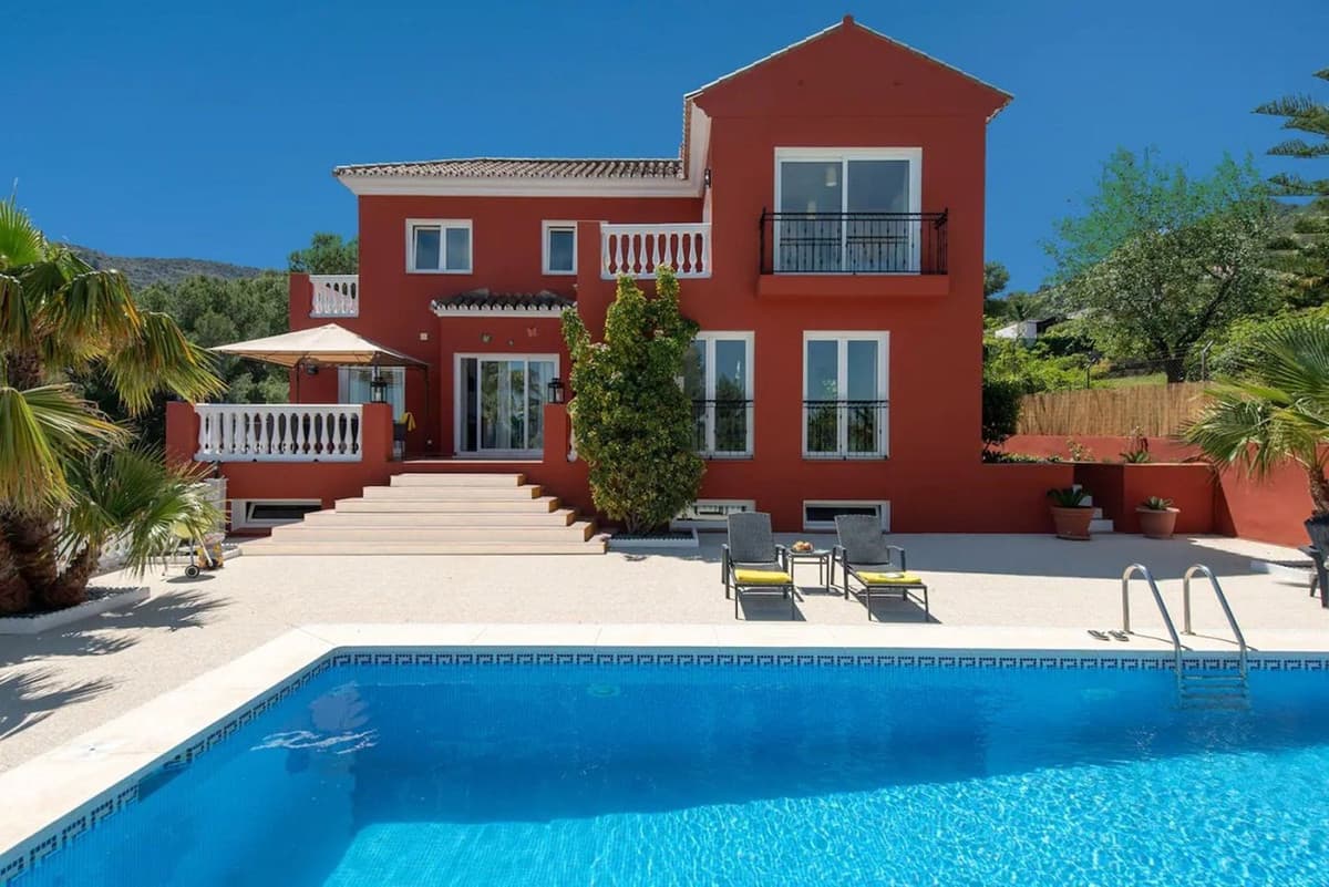 Detached Villa in Alhaurín de la Torre — photo 1 of 10