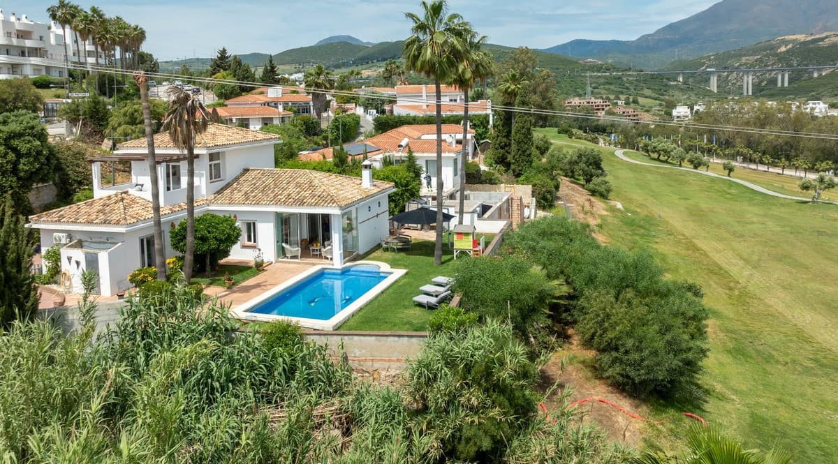 Detached Villa in Estepona — photo 1 of 10