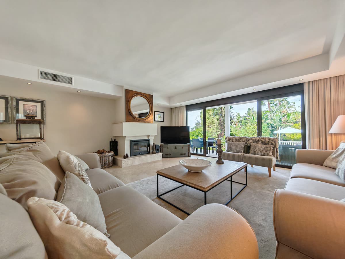 Detached Villa in El Chaparral — photo 4 of 10