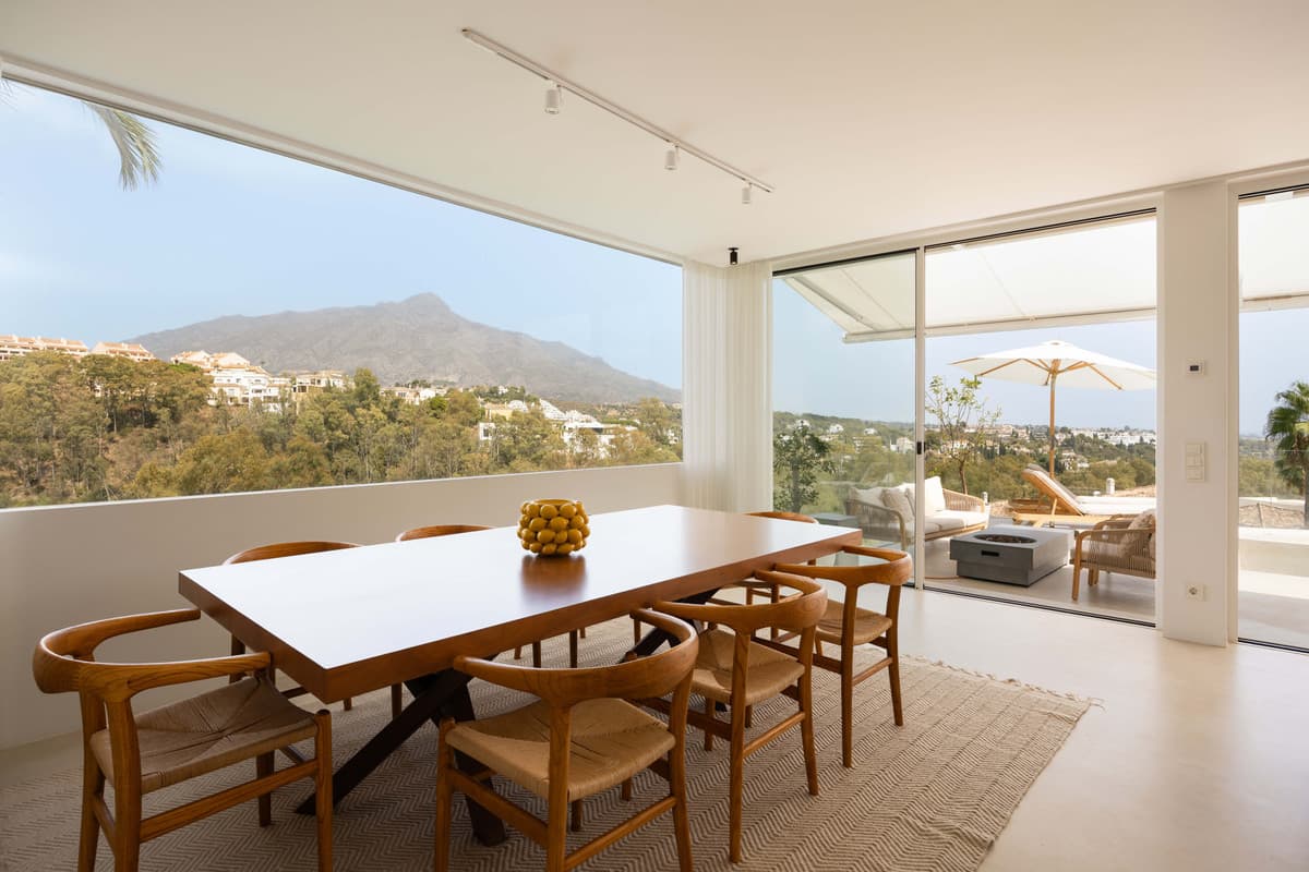 Middle Floor Apartment in Nueva Andalucía — photo 4 of 10