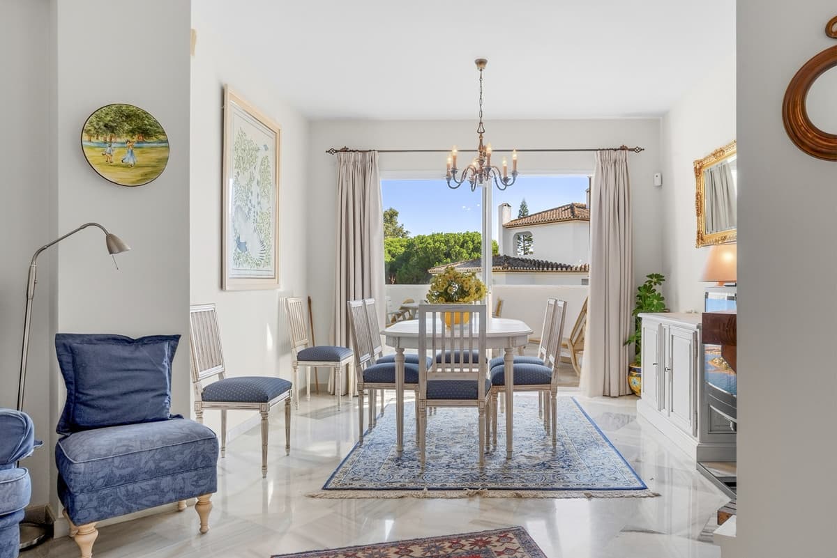 Middle Floor Apartment in Elviria — photo 4 of 10