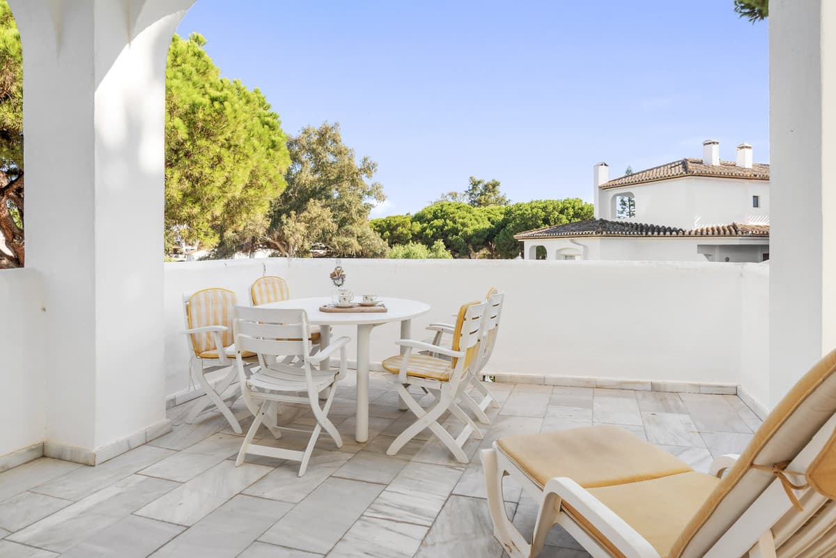 Middle Floor Apartment in Elviria — photo 5 of 10