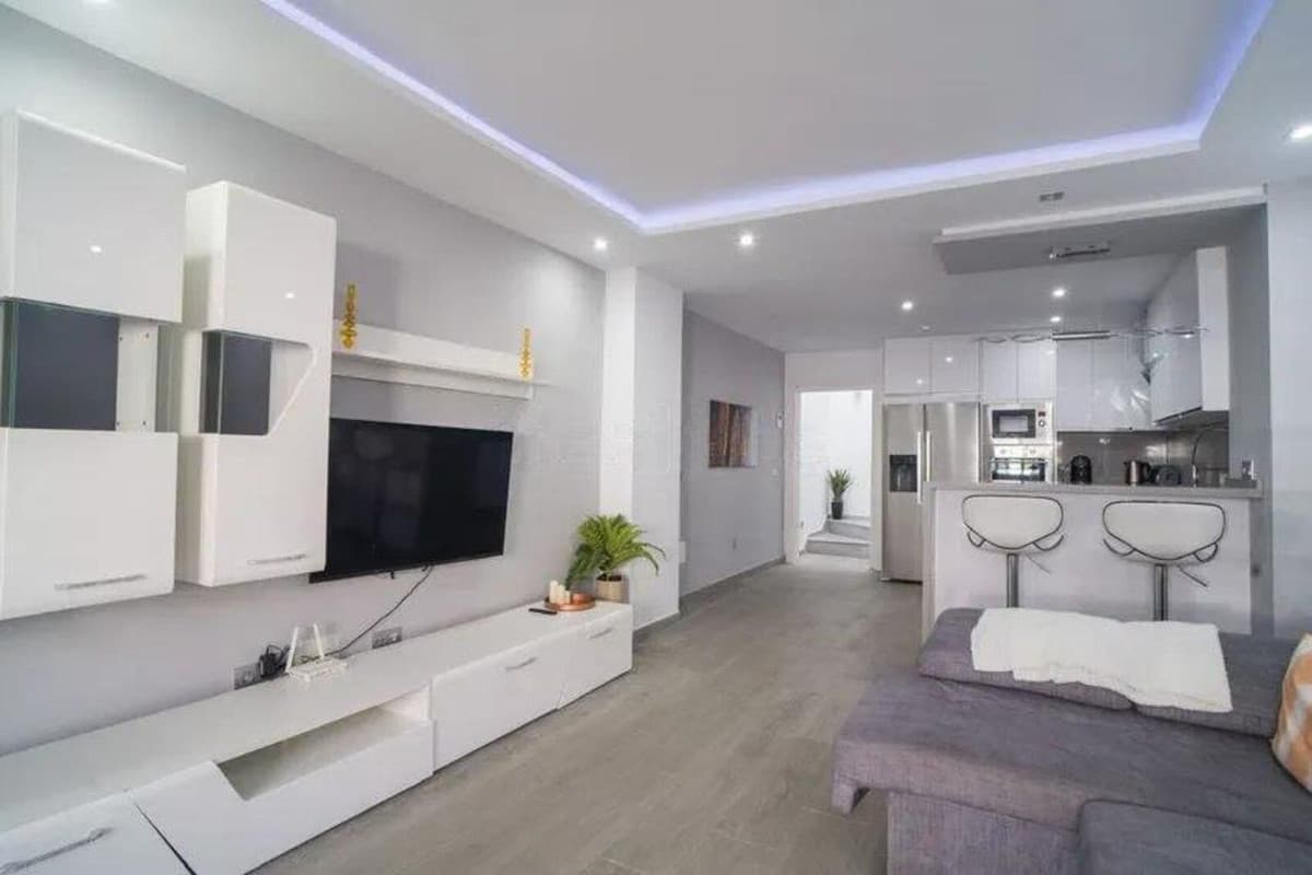 Townhouse in San Pedro de Alcántara — photo 1 of 10