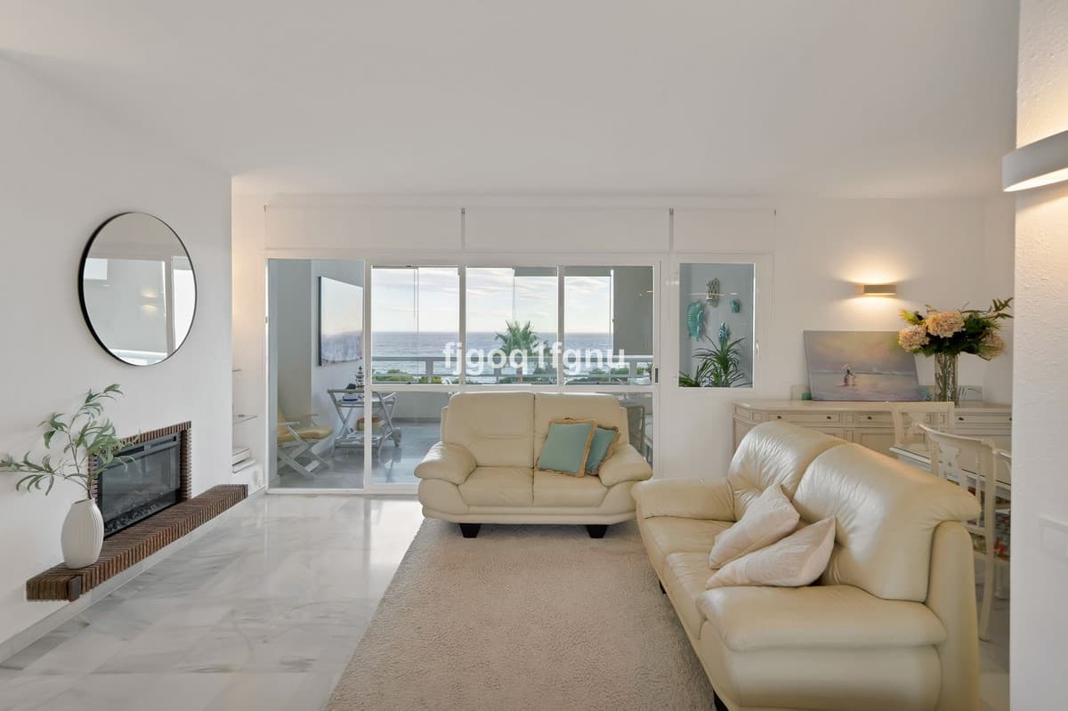 Middle Floor Apartment in Marbella — photo 2 of 10