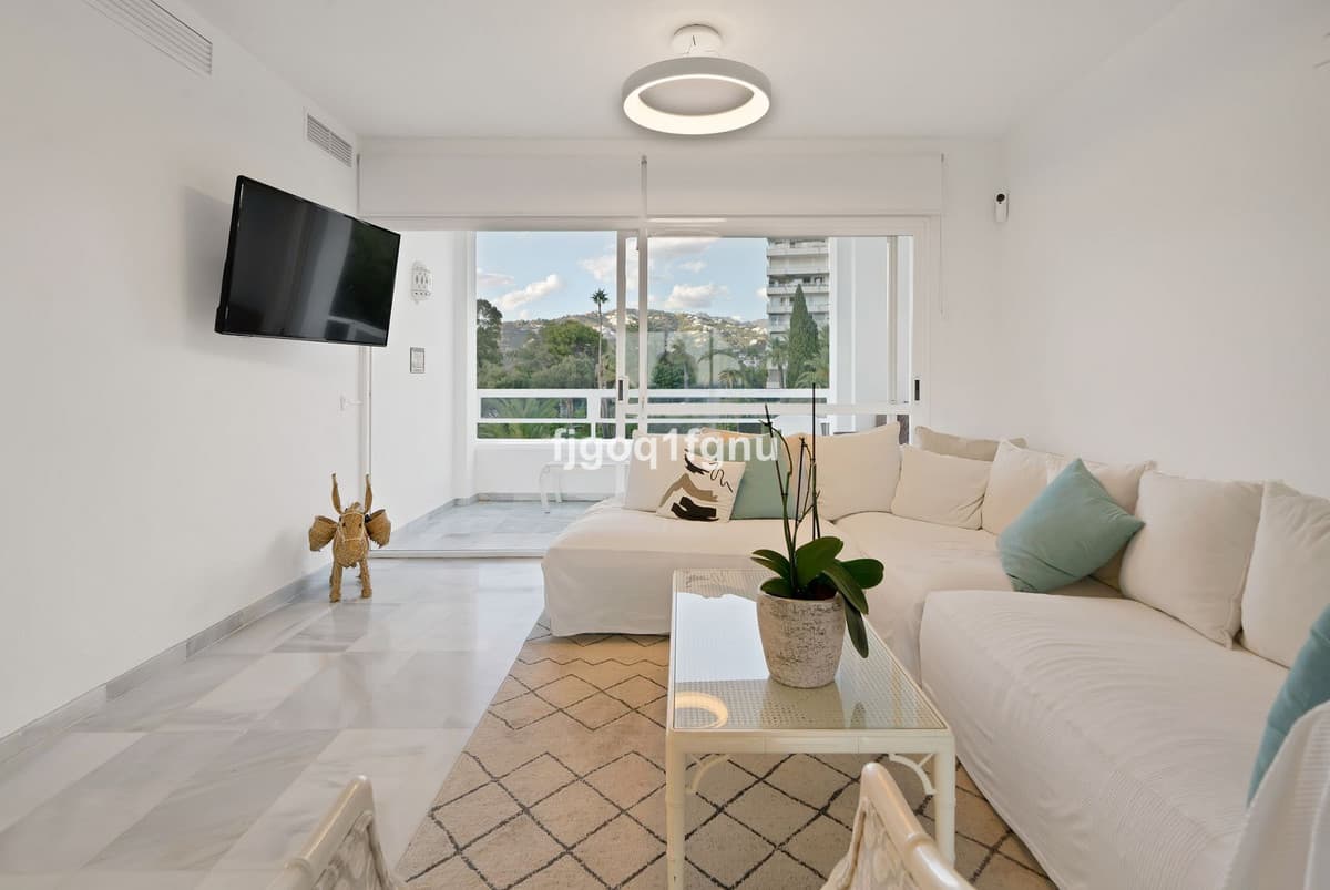 Middle Floor Apartment in Marbella — photo 4 of 10
