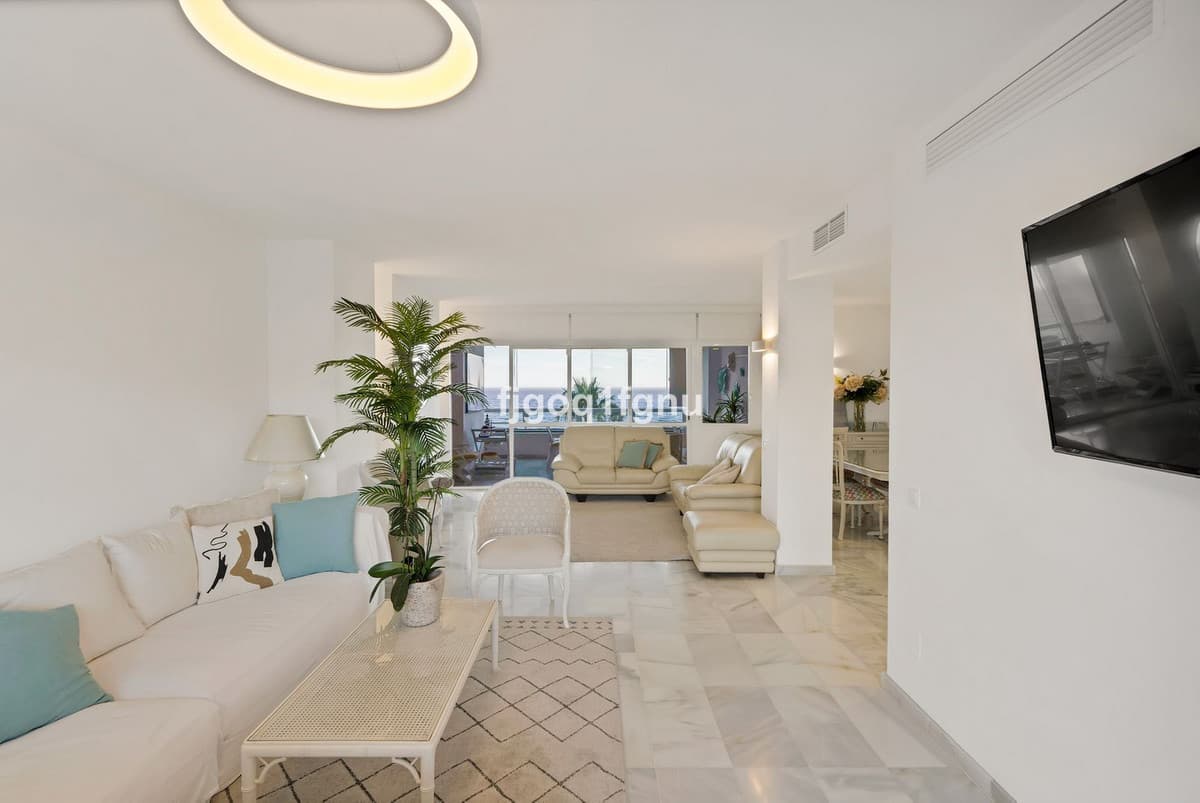 Middle Floor Apartment in Marbella — photo 5 of 10