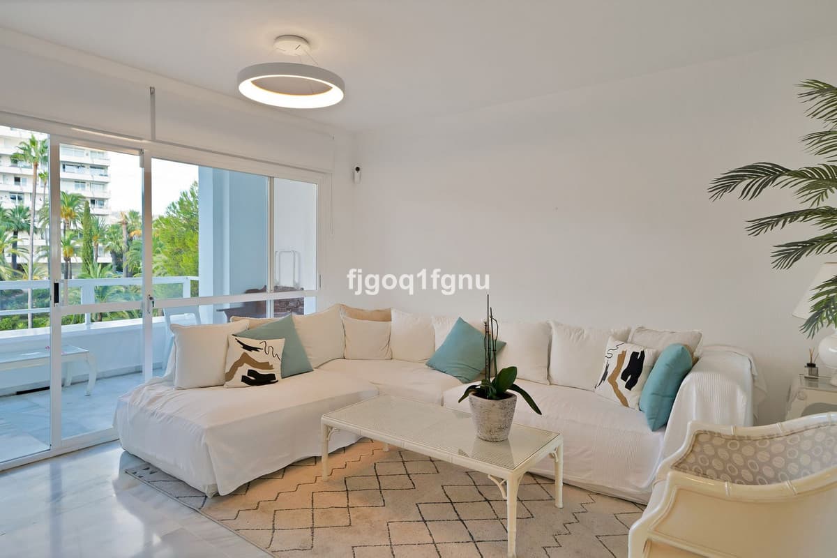 Middle Floor Apartment in Marbella — photo 6 of 10