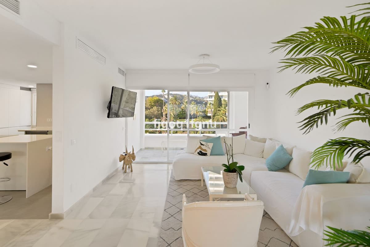 Middle Floor Apartment in Marbella — photo 7 of 10